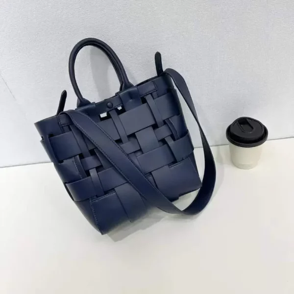 Single shoulder bag