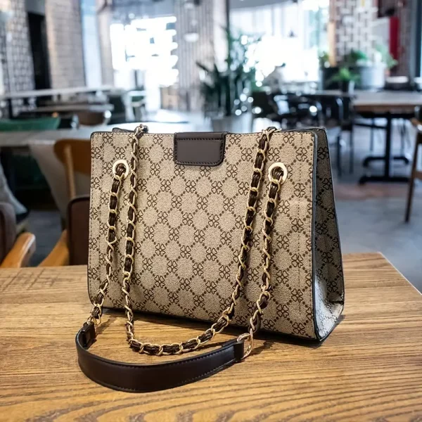 Medium handbag